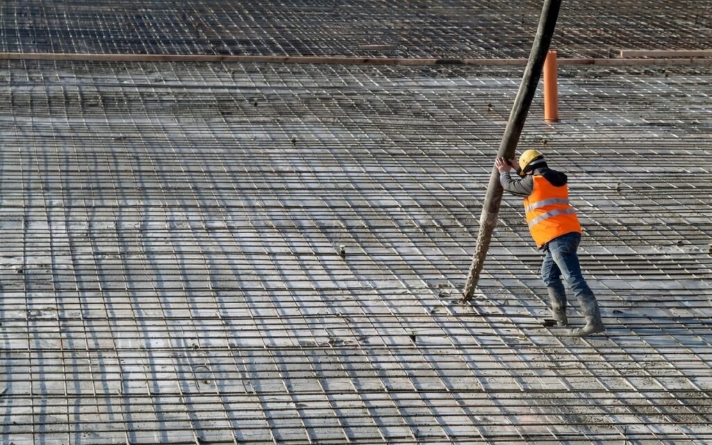 pumping concrete on working