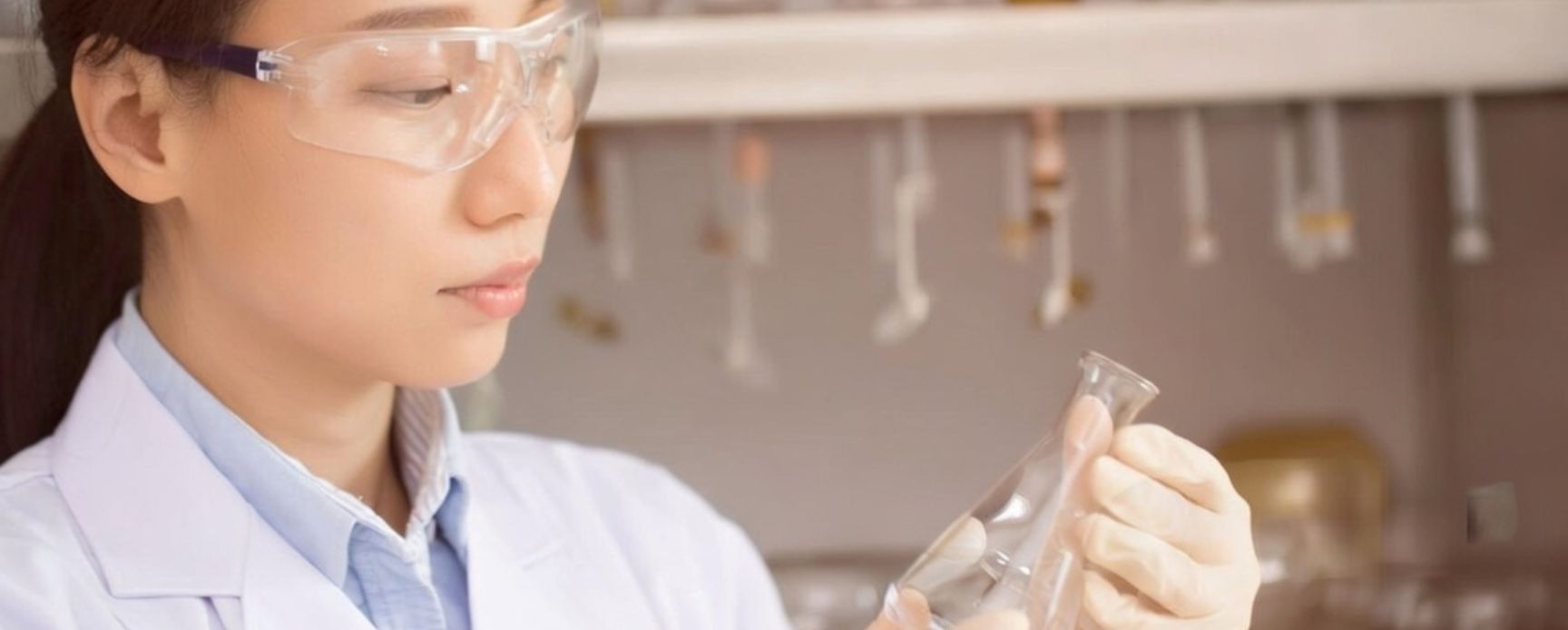 Polycarboxylate superplasticizer testing by concrete admixture laboratory researcher